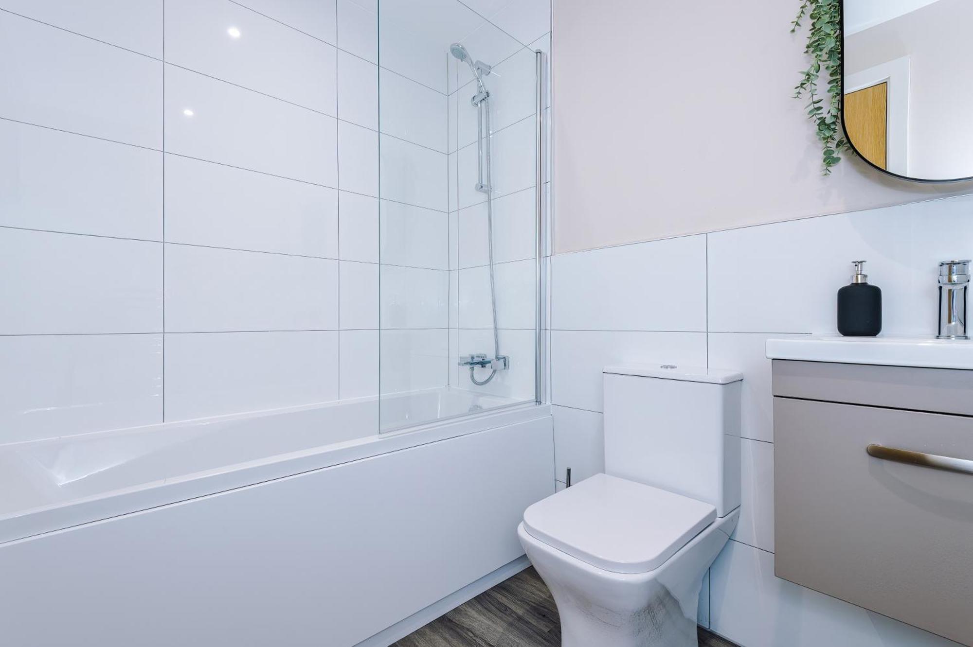 Deluxe New Build 2 Bedroom 2 Bathroom Apartment - Free Secure Parking Manchester Dış mekan fotoğraf
